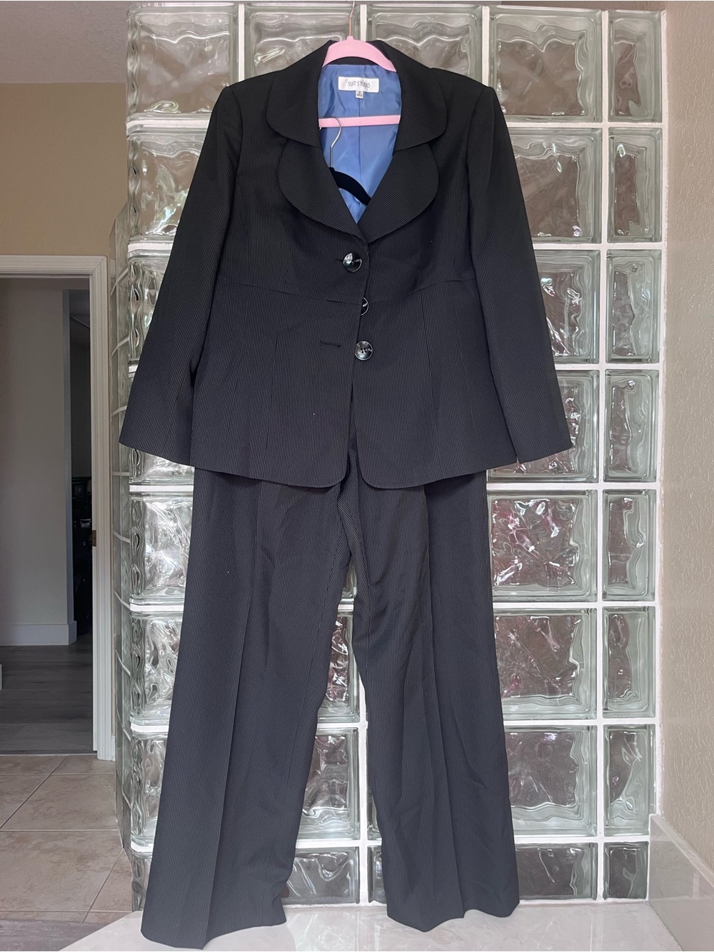 Suit Studio Black Women's Two-Piece Jacket & Pants Set